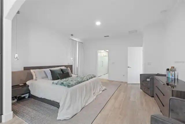 Listing Photo 16