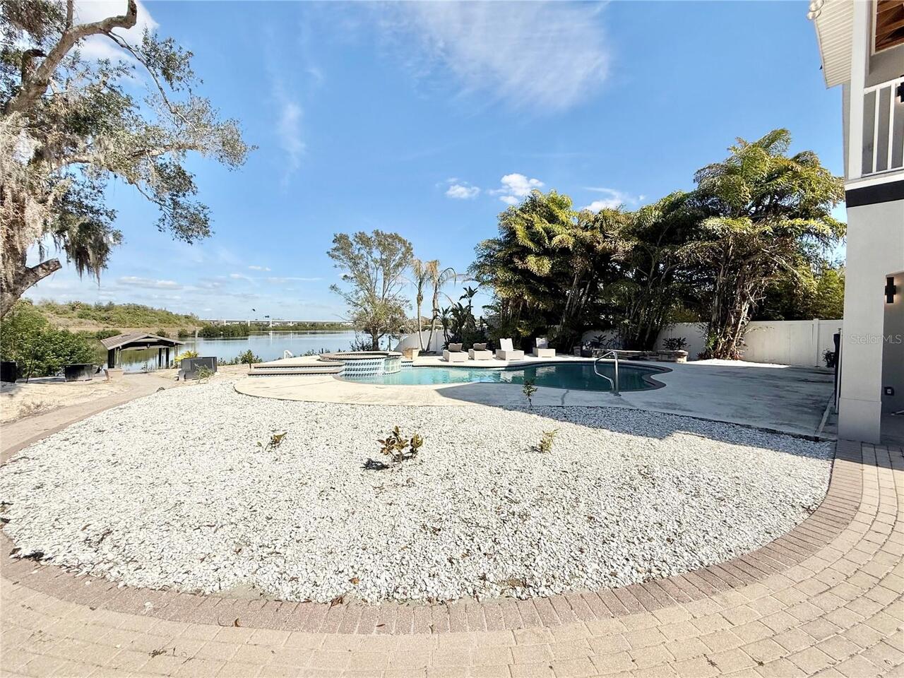 Listing Photo 10