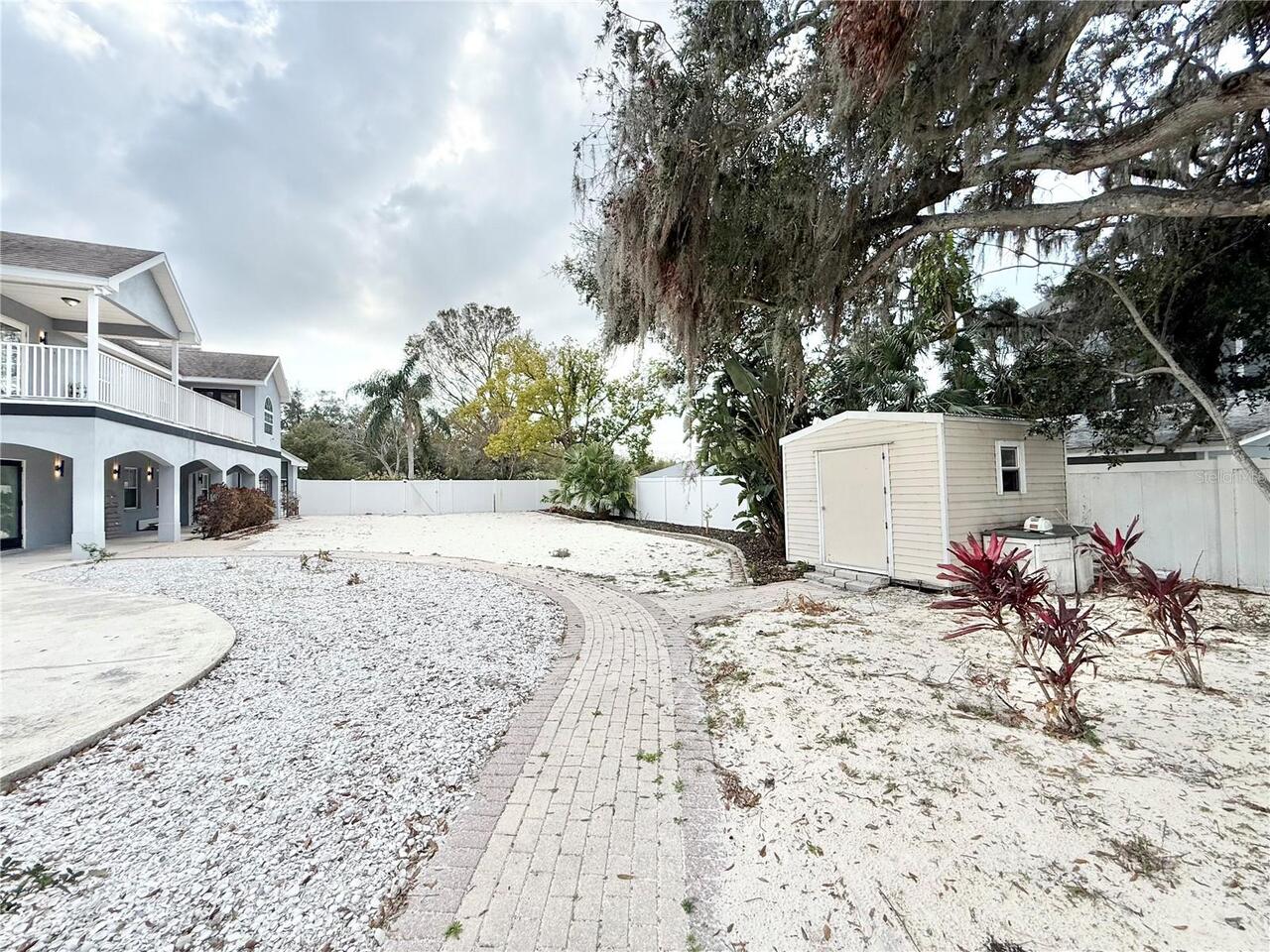 Listing Photo 11