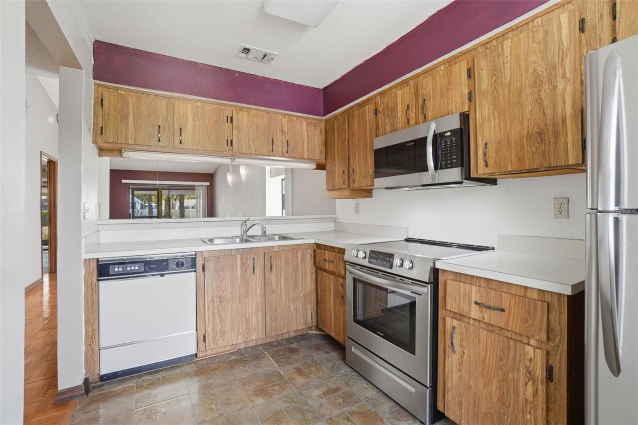 Listing Photo 12