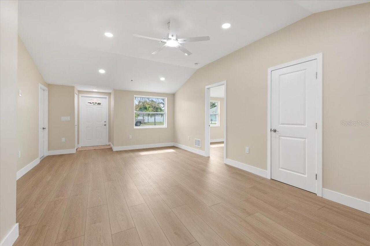Listing Photo 8