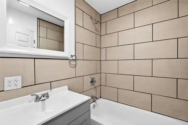 Listing Photo 14