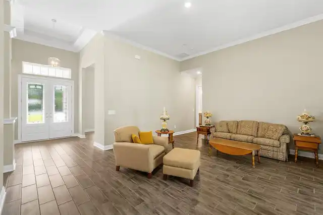 Listing Photo 8