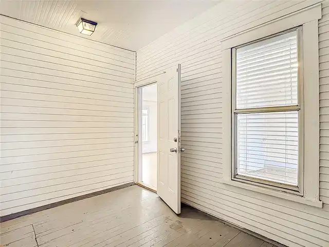 Listing Photo 10