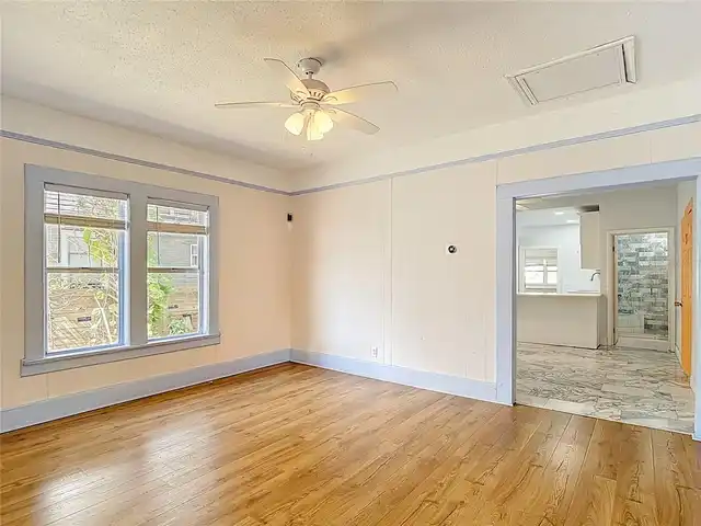 Listing Photo 11