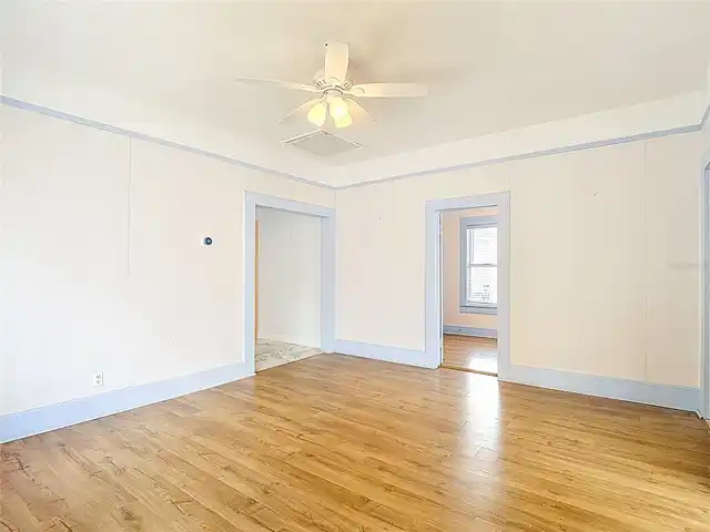 Listing Photo 12