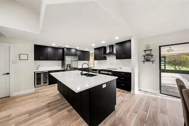 Listing Photo 8