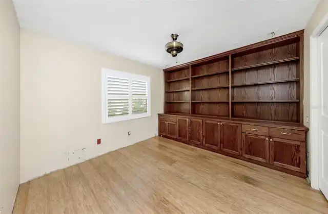 Listing Photo 16