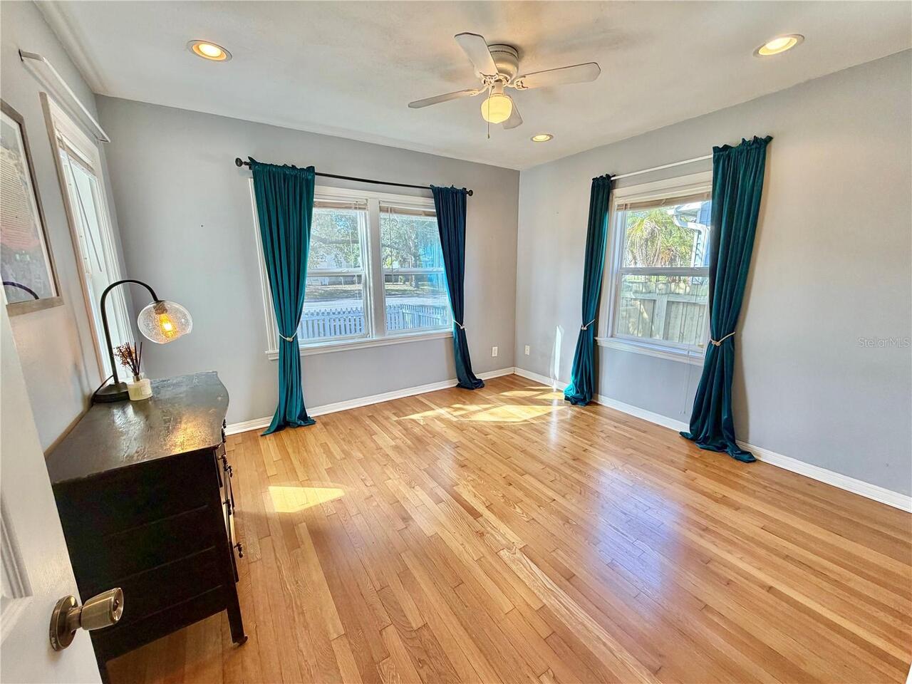 Listing Photo 12