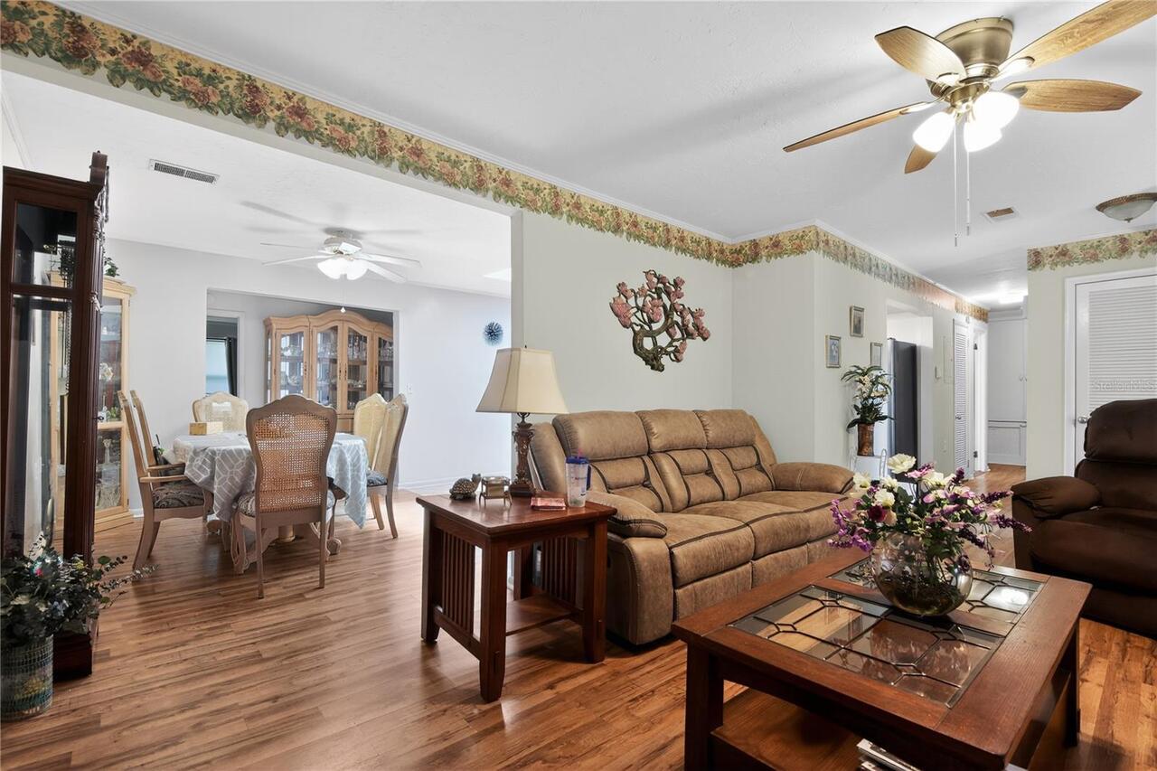 Listing Photo 11