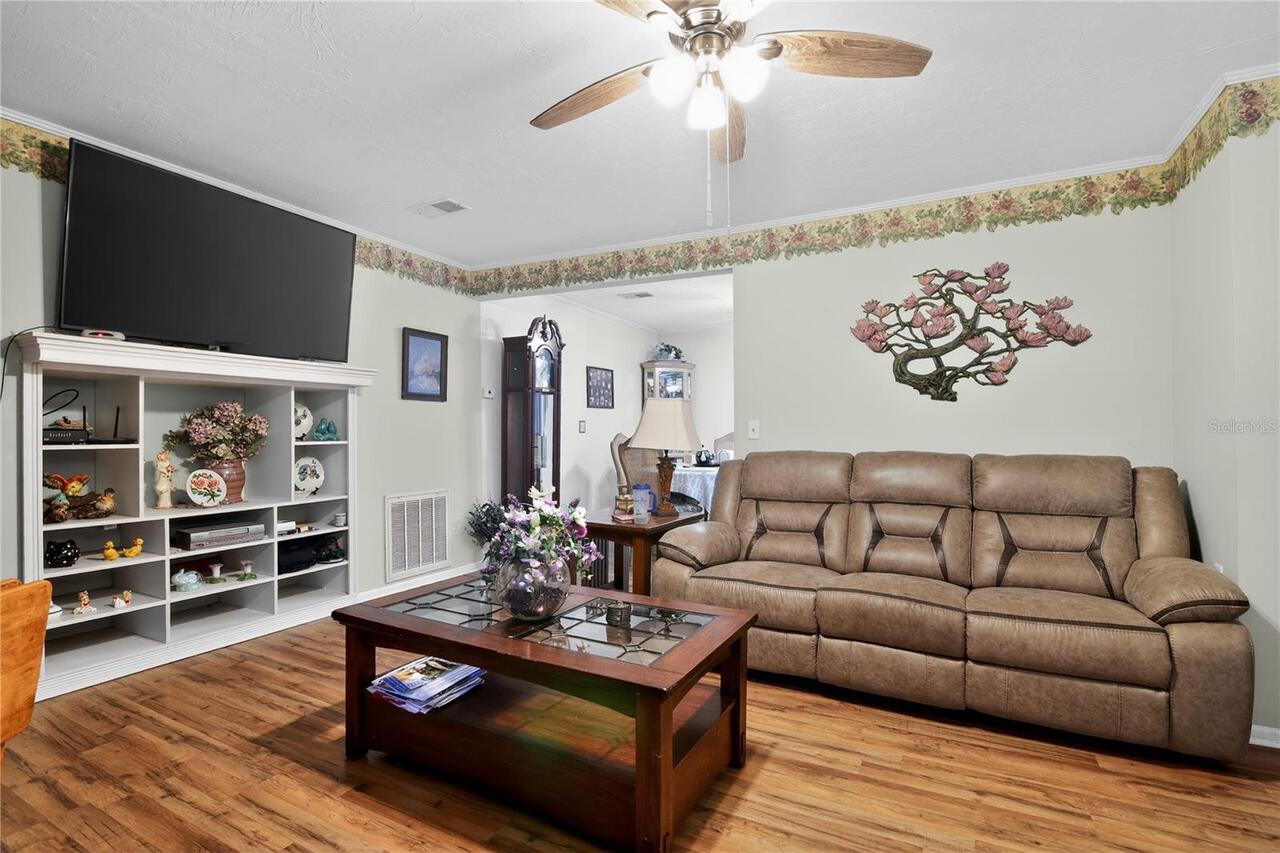 Listing Photo 12