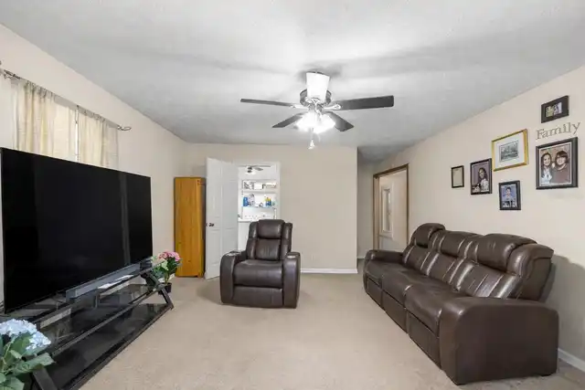 Listing Photo 10