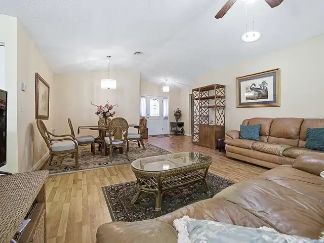 Listing Photo 11