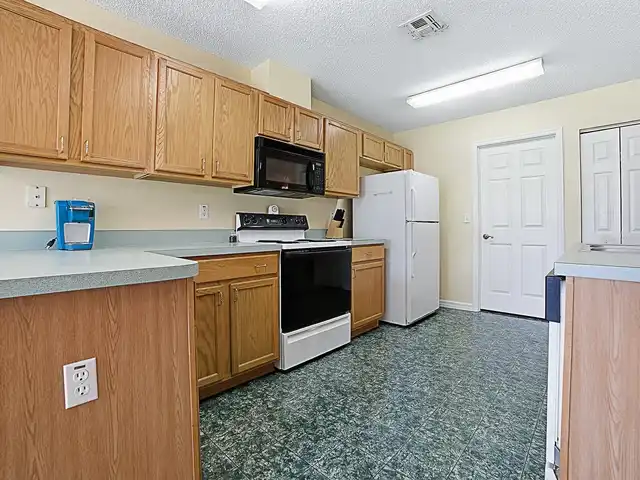 Listing Photo 12