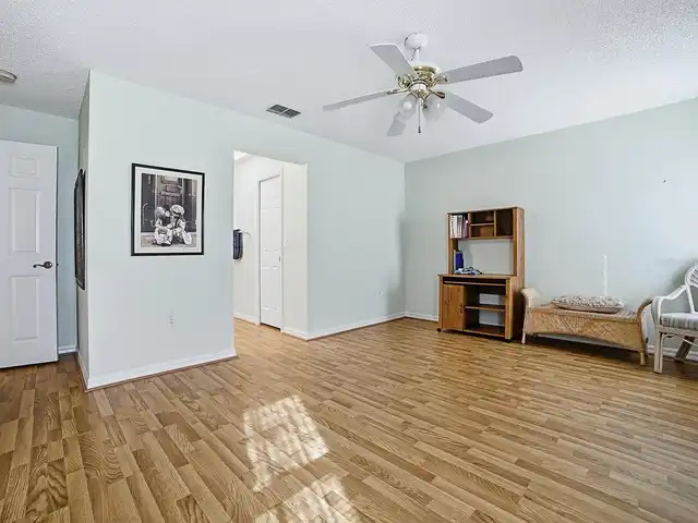Listing Photo 26