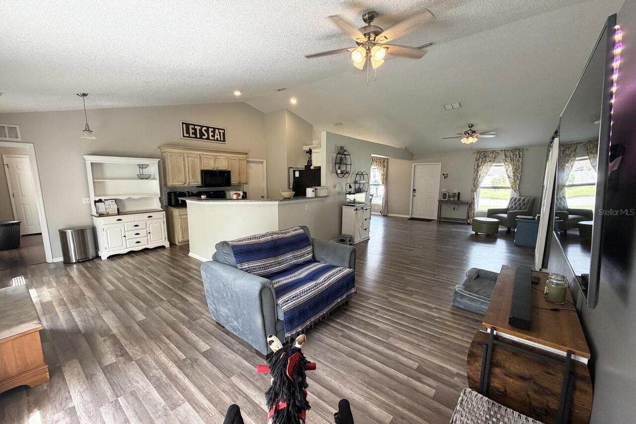Listing Photo 8