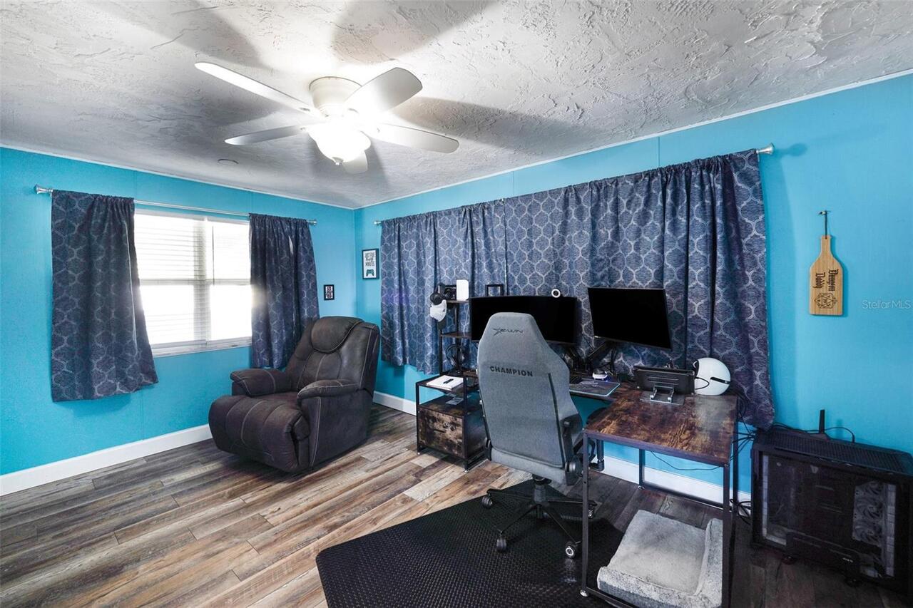 Listing Photo 12