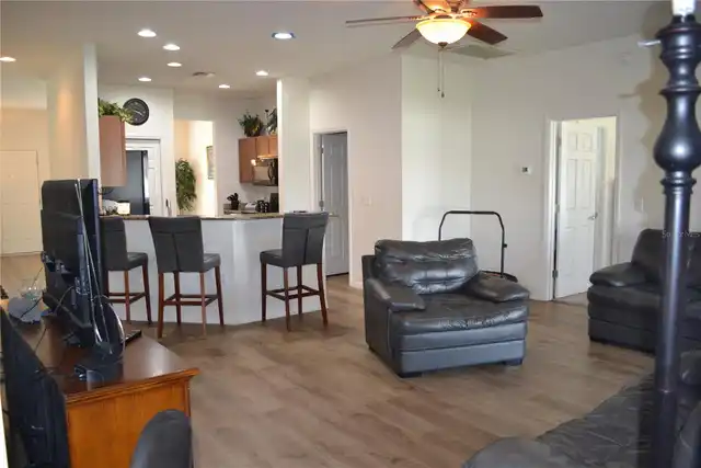 Listing Photo 11