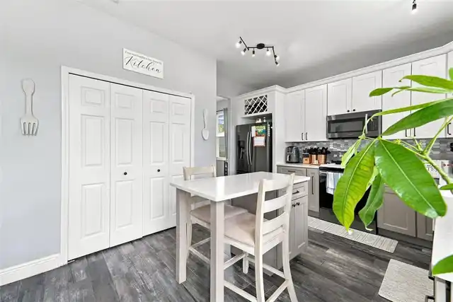 Listing Photo 12