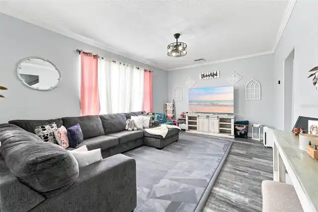 Listing Photo 14
