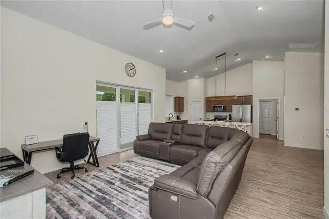 Listing Photo 17