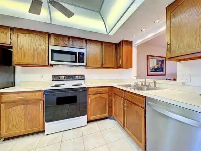 Listing Photo 9