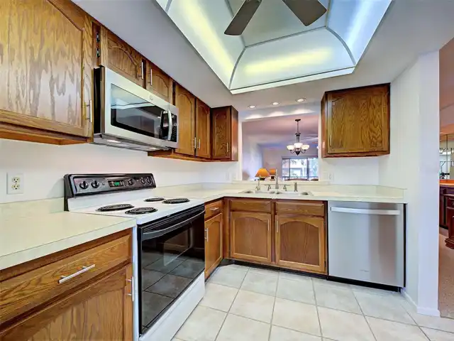 Listing Photo 10