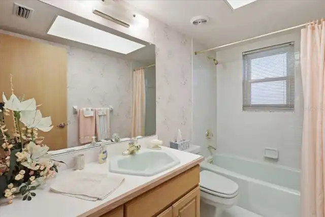 Listing Photo 12
