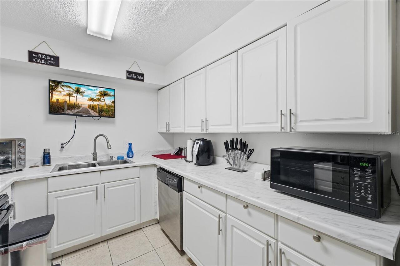 Listing Photo 9
