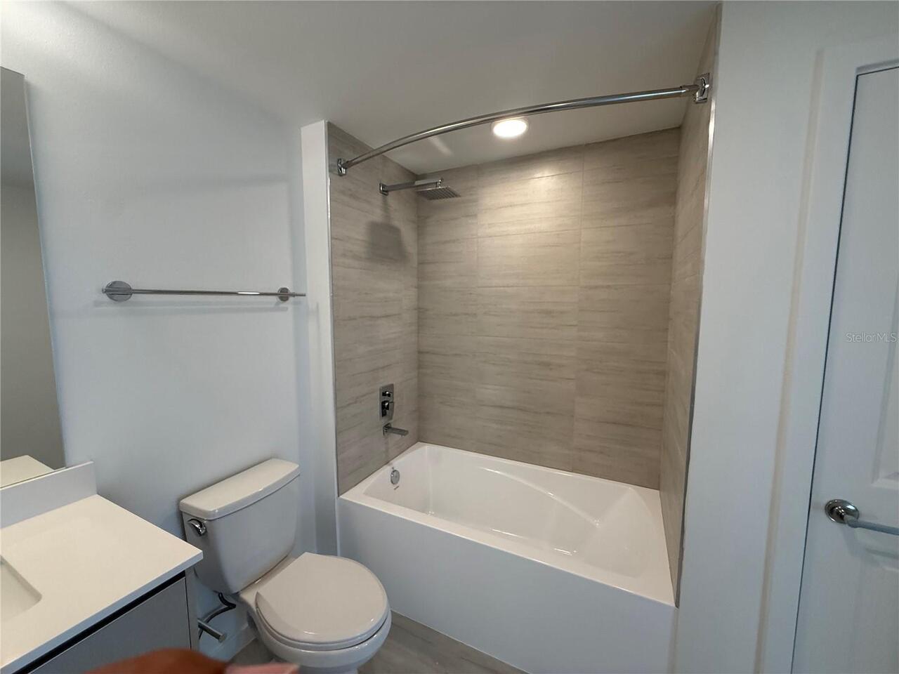 Listing Photo 12