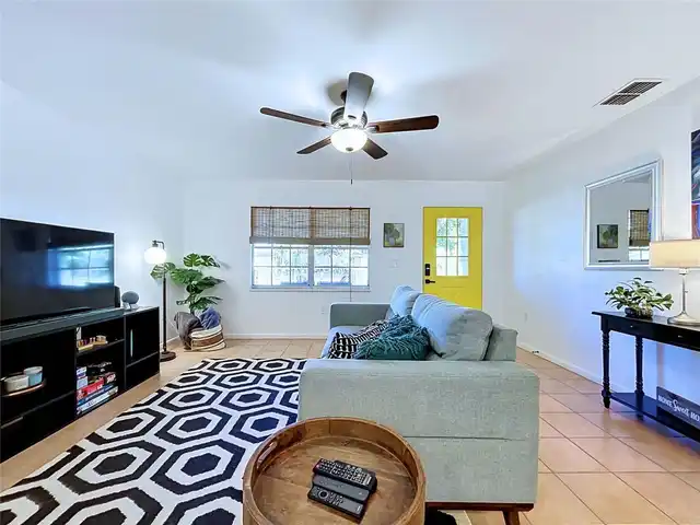 Listing Photo 9