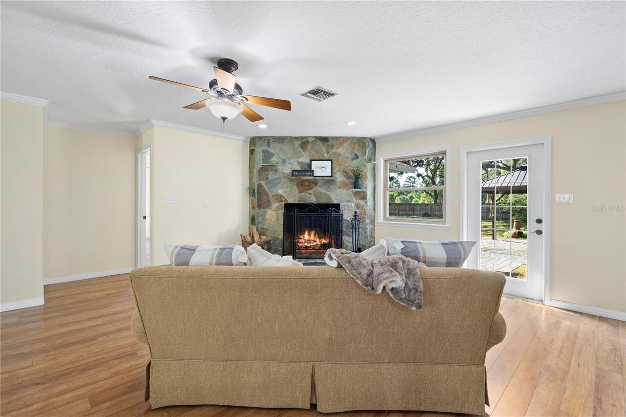 Listing Photo 8