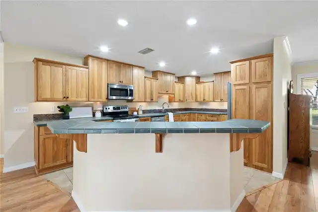 Listing Photo 9