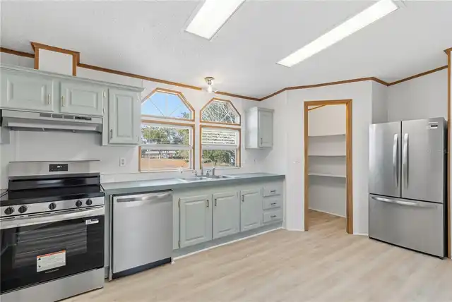 Listing Photo 10