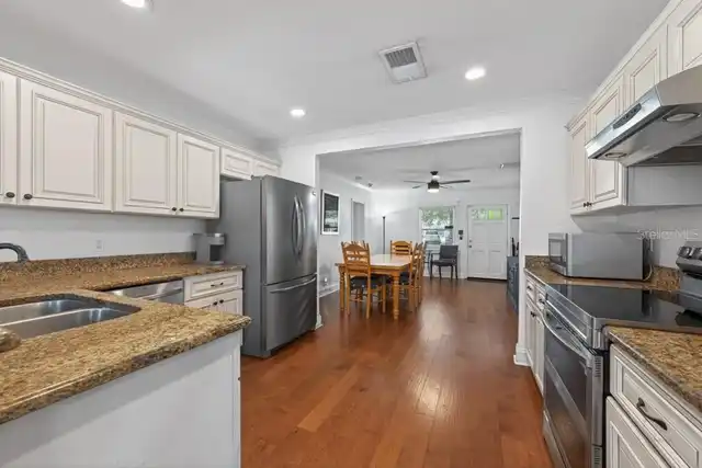 Listing Photo 16