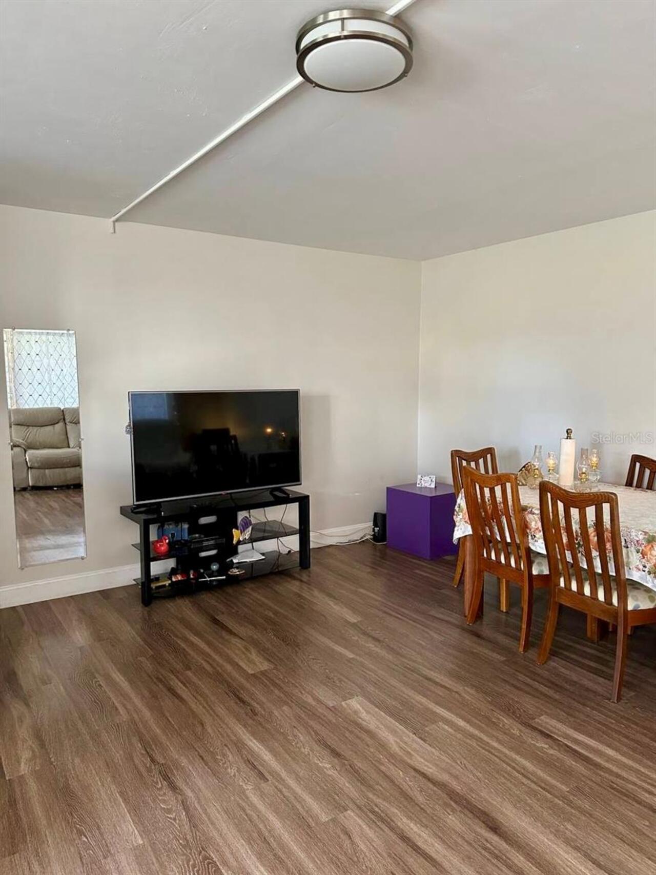Listing Photo 11