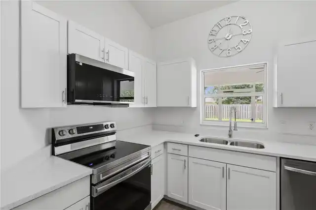 Listing Photo 10