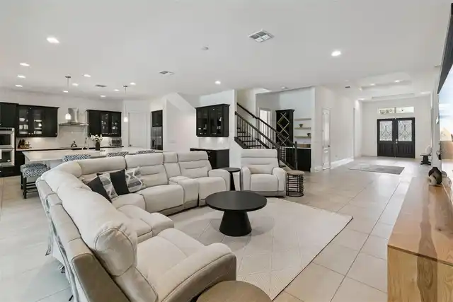 Listing Photo 7