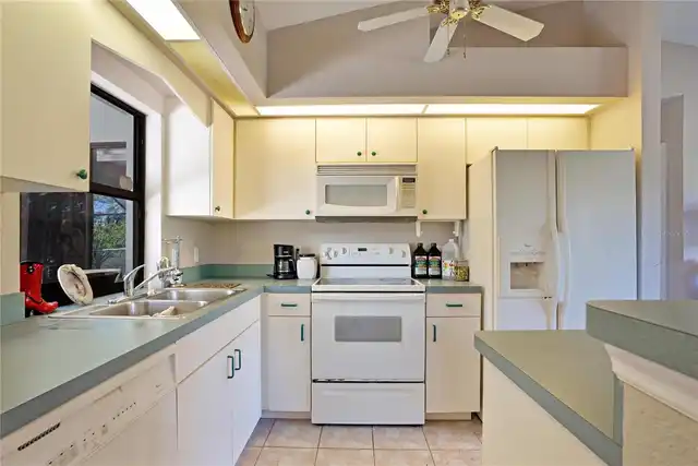 Listing Photo 8