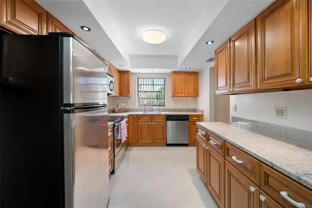 Listing Photo 8
