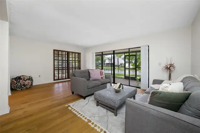Listing Photo 11