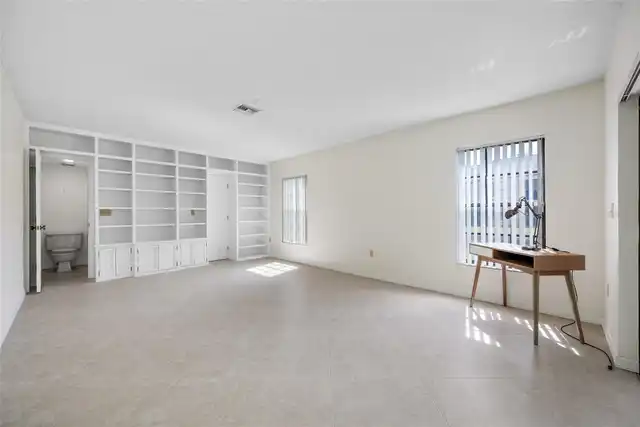 Listing Photo 17