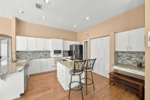Listing Photo 11