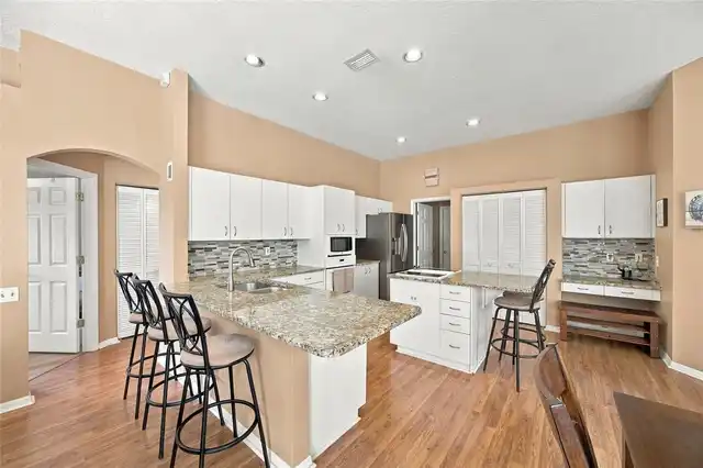 Listing Photo 12