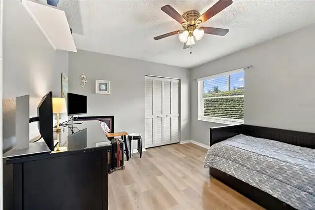 Listing Photo 16