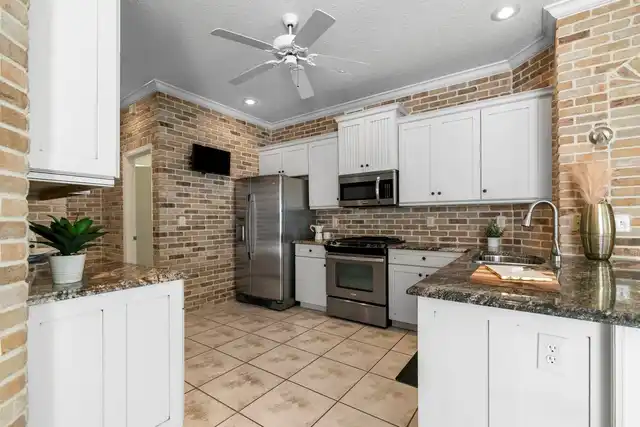 Listing Photo 18