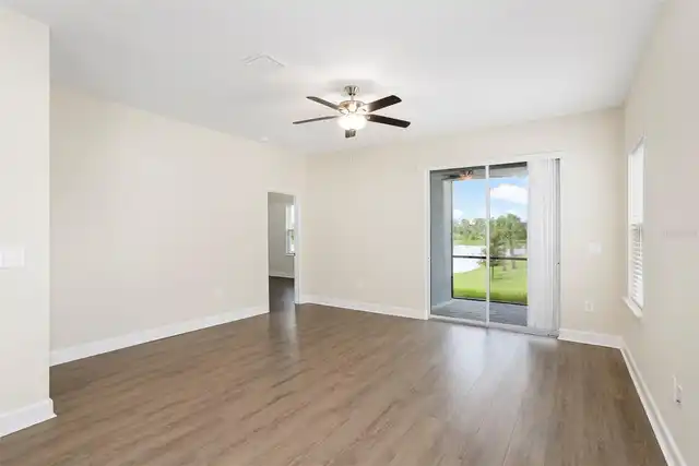 Listing Photo 12