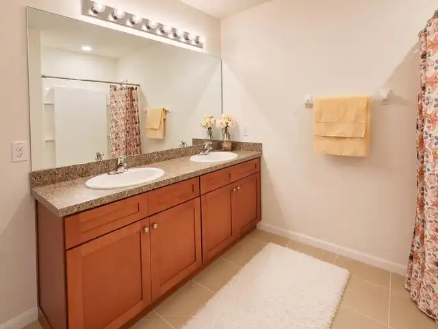 Listing Photo 12
