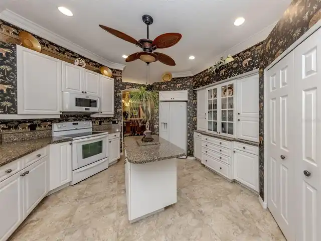 Listing Photo 11