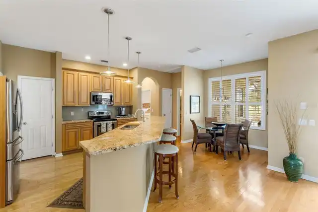 Listing Photo 10